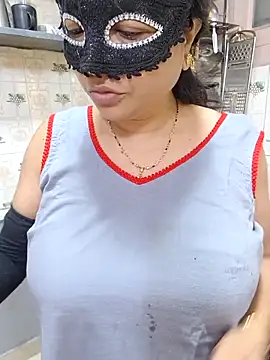 Queen Nightt online show from October 5, 3:22 am