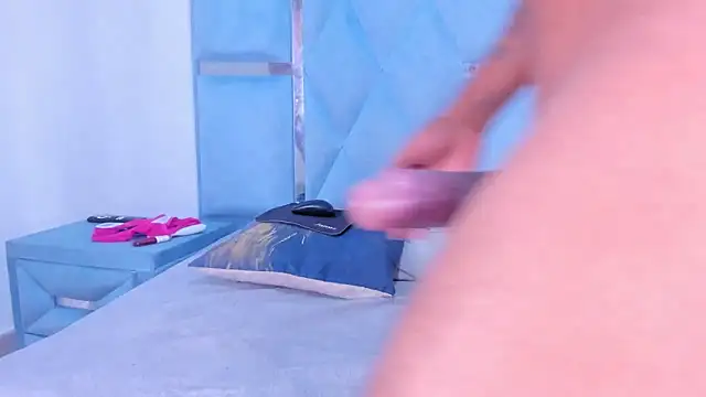 Snapshot of DaylesAndHarry chatting on October 15, 1:03 pm DaylesAndHarry online show from October 15, 1:03 pm