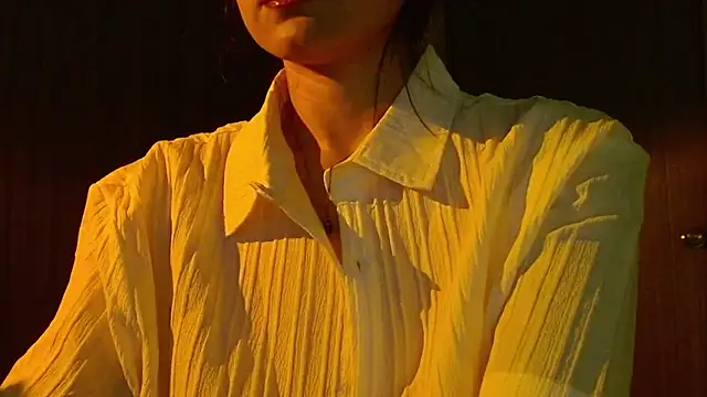 lia ana online show from October 9, 7:01 am