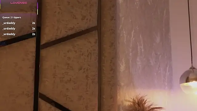 scarlethlux online show from October 10, 6:40 am