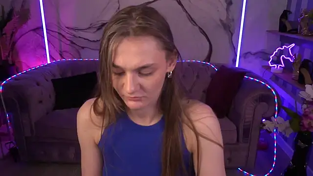 DiamondGoldie online show from September 15, 8:55 am