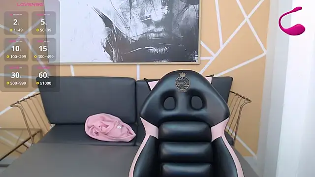 olivia russo  online show from November 13, 8:08 pm