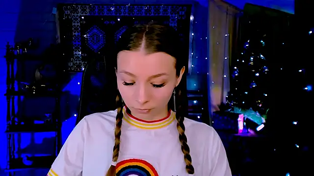 JulieDaniel online show from January 14, 9:03 am