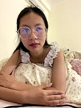 Lil-Gi online show from November 8, 5:07 pm