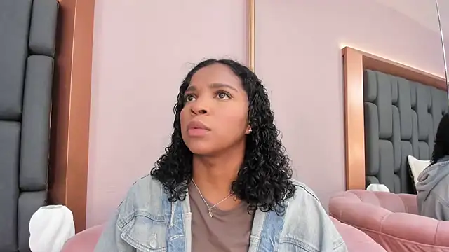 Snapshot of LisaMendez chatting on October 22, 3:55 am LisaMendez online show from October 22, 3:55 am