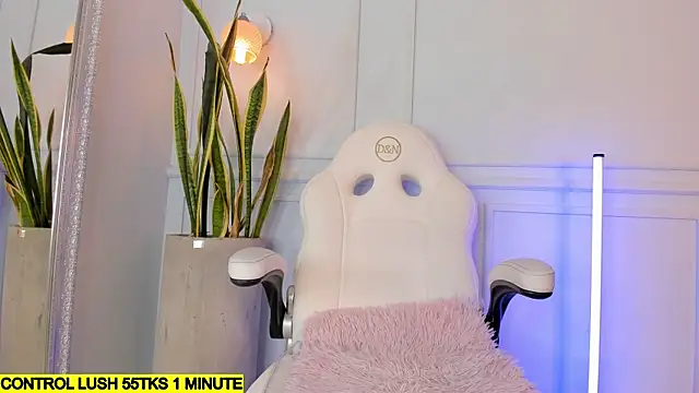 Jazmiinee online show from October 14, 9:28 pm