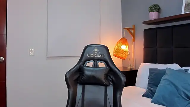 natalie esmith online show from December 17, 12:20 pm