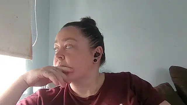 CurvyAlaya online show from March 10, 2:10 pm