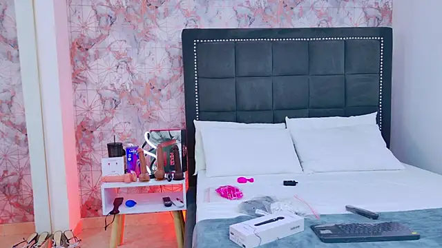 Angelique Angell online show from November 5, 7:52 pm