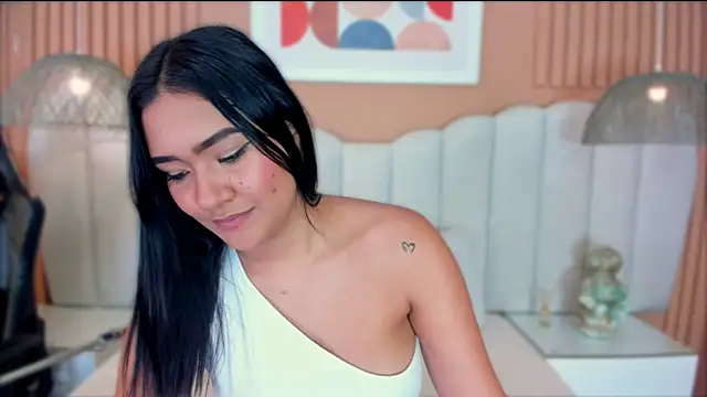 noa moon online show from December 14, 2:28 am