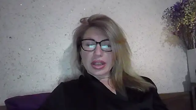 fox red lady7 online show from March 1, 5:45 pm