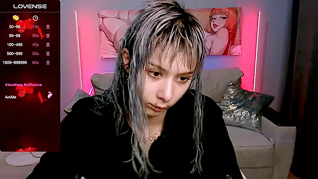 Snapshot of SophieAsh chatting on October 12, 10:06 am SophieAsh online show from October 12, 10:06 am