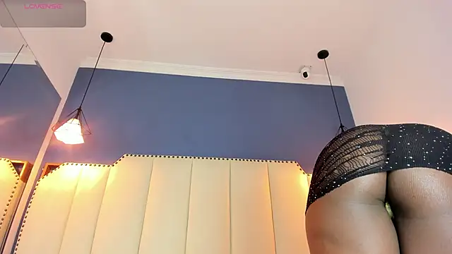 ReinaMiah online show from November 12, 3:37 am