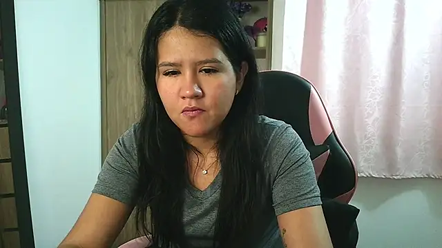 Oliviawatson1 online show from November 6, 1:28 pm