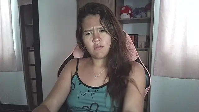 Oliviawatson1 online show from October 18, 4:43 pm