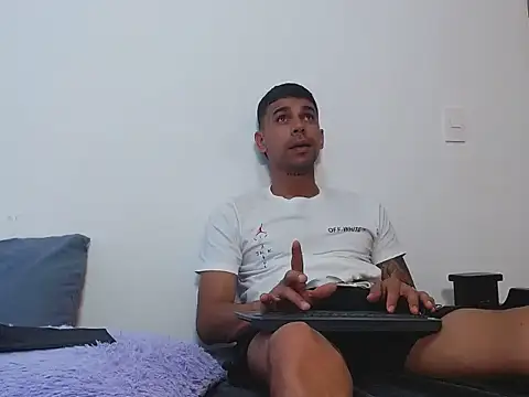 allanjones15 online show from September 8, 9:03 pm