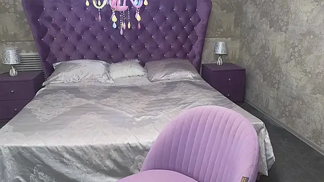 Eloisa Eliot online show from December 2, 4:31 pm