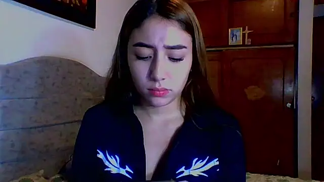 Snapshot of SweetMaddiee_ chatting on October 24, 1:12 am SweetMaddiee  online show from October 24, 1:12 am