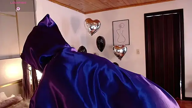 Lina Montclair online show from October 31, 7:40 pm