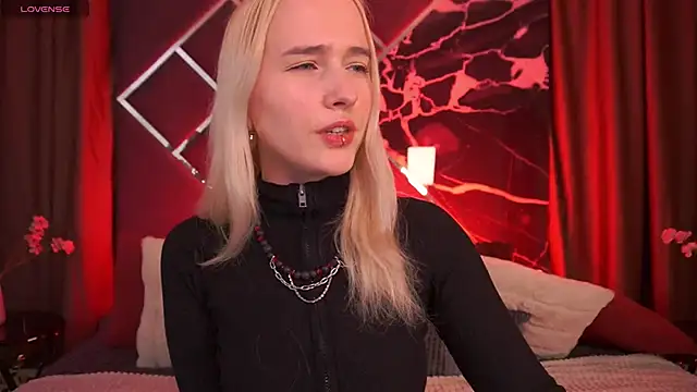 LilElfie online show from February 16, 11:48 pm