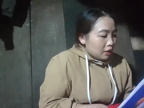 Snapshot of PhamPhung chatting on October 22, 12:43 pm PhamPhung online show from October 22, 12:43 pm