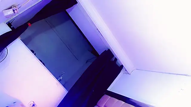 Snapshot of ravenous_charmer chatting on October 11, 8:30 am ravenous charmer online show from October 11, 8:30 am