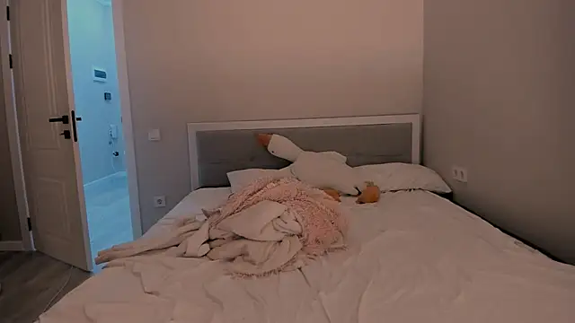 yuna loon online show from September 14, 9:01 pm