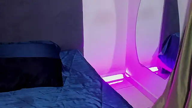 saramikaelson online show from December 20, 2:26 am