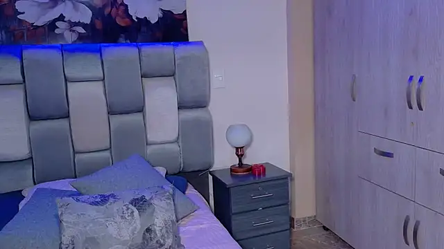 saramikaelson online show from September 24, 11:59 pm