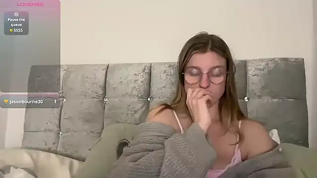 BustyKellyXXX online show from February 17, 7:35 pm