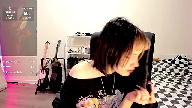 Snapshot of LiyaLuna chatting on October 22, 4:12 pm LiyaLuna online show from October 22, 4:12 pm