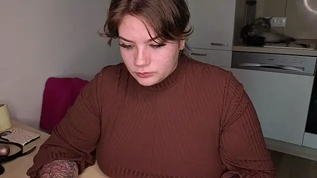 Snapshot of MaeNoir chatting on October 22, 2:22 pm MaeNoir online show from October 22, 2:22 pm