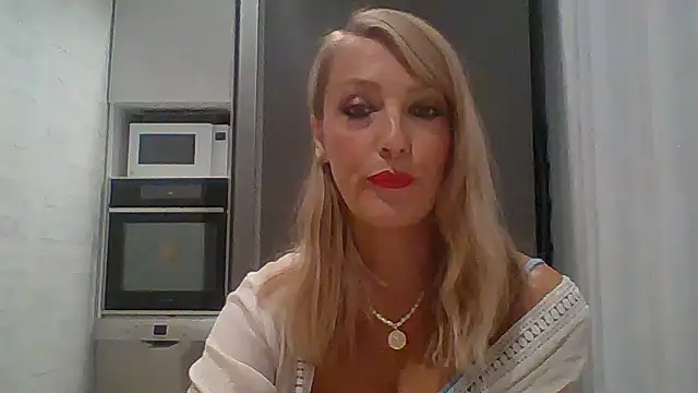 Snapshot of Vexxaa chatting on October 17, 4:32 pm Vexxaa online show from October 17, 4:32 pm