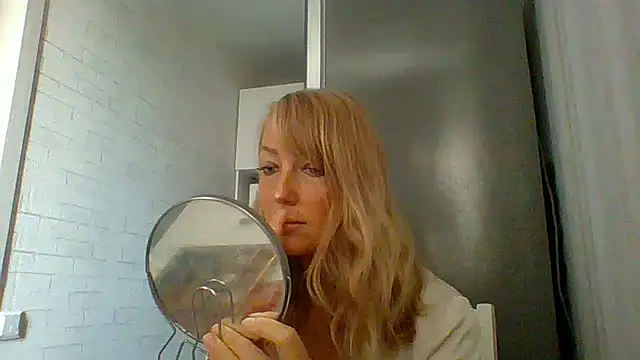 Snapshot of Vexxaa chatting on September 25, 6:34 am Vexxaa online show from September 25, 6:34 am