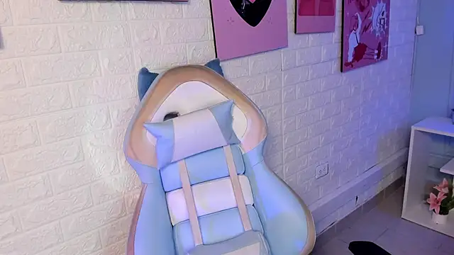 Hannahpage online show from November 19, 12:38 pm