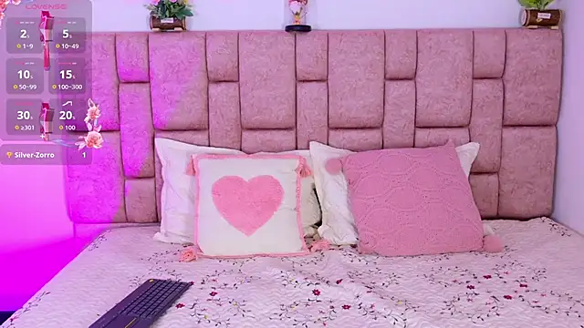 ScarlettLuxe online show from September 29, 9:20 pm