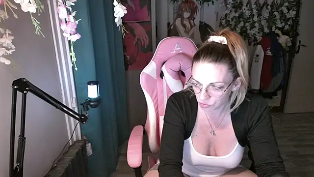 rubystrip online show from October 16, 8:00 pm