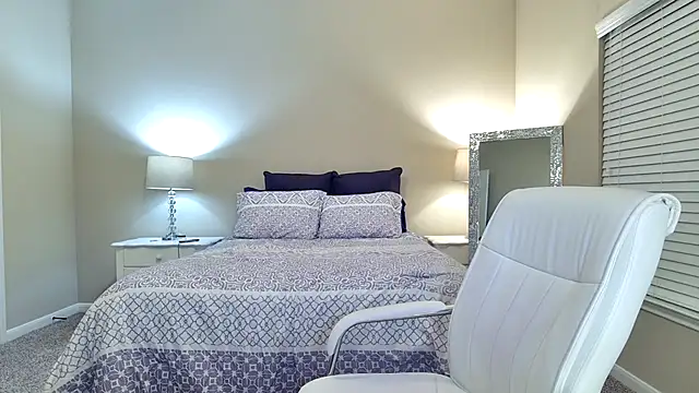 HotTxGilfMaggie online show from November 27, 1:52 am