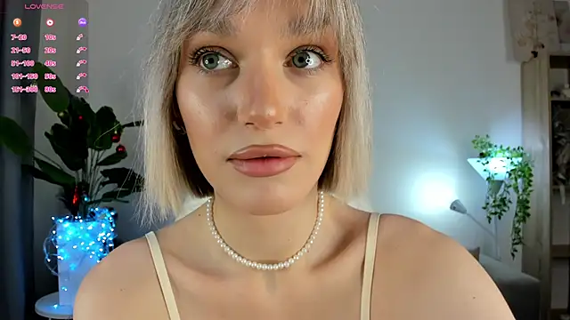 Ice Strawberry online show from December 22, 2:47 am