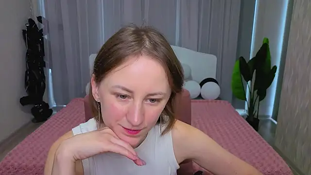 LuluChiiii online show from November 9, 12:01 pm