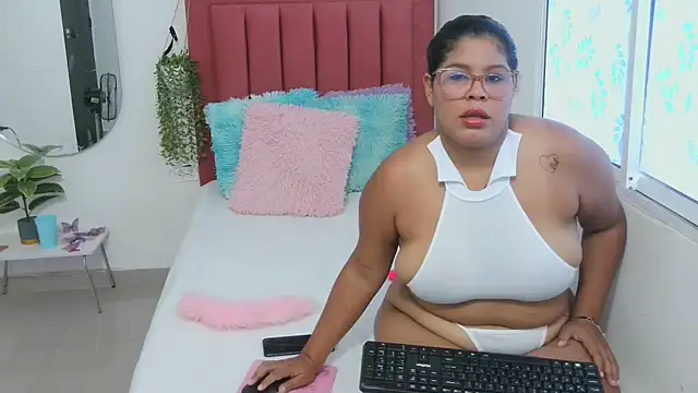 Daniiela lan online show from November 7, 6:02 pm