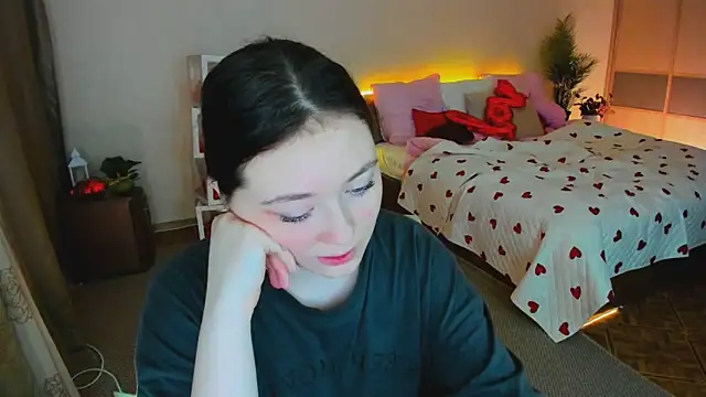 AlluringLookk online show from February 15, 8:35 am