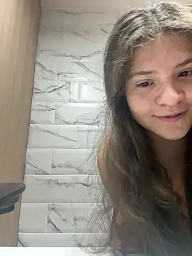 Emilyybennet  online show from December 20, 9:41 pm