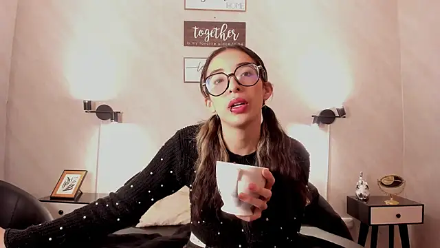 Emilia Bons online show from January 16, 1:40 pm