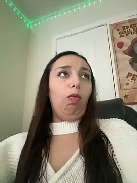 CharmingMaddie online show from November 2, 8:34 pm