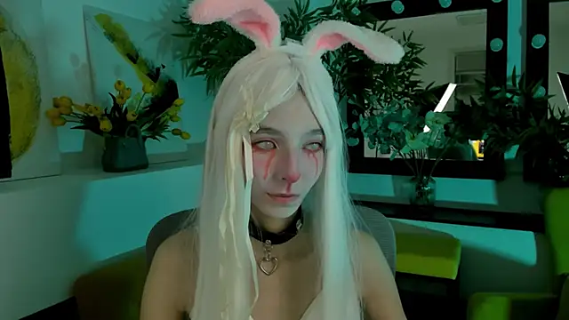 EmmanuellBrown online show from October 31, 2:10 pm