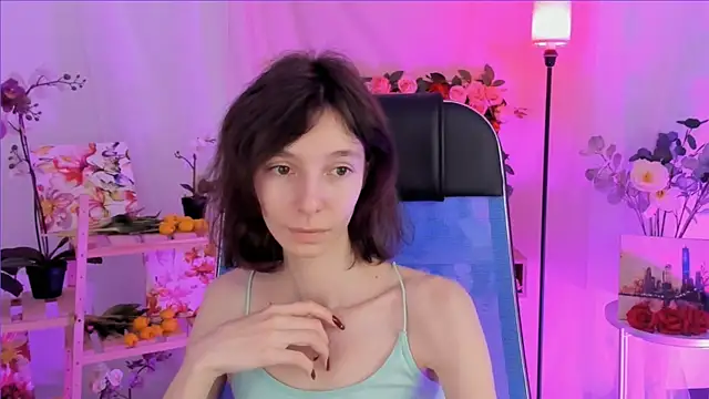 EmmanuellBrown online show from December 21, 10:30 am