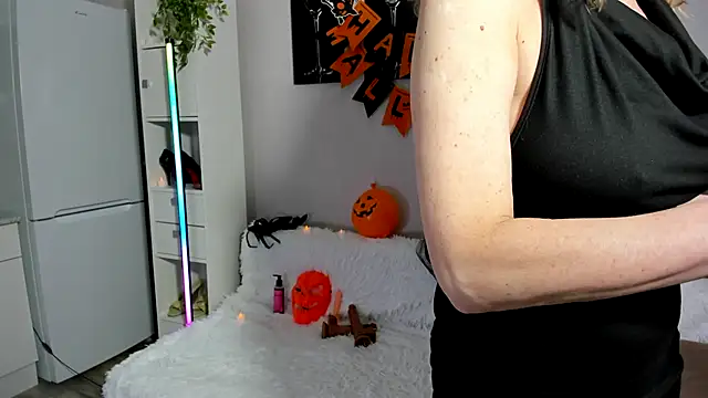 Snapshot of Wet4ryou chatting on October 23, 7:14 am Wet4ryou online show from October 23, 7:14 am
