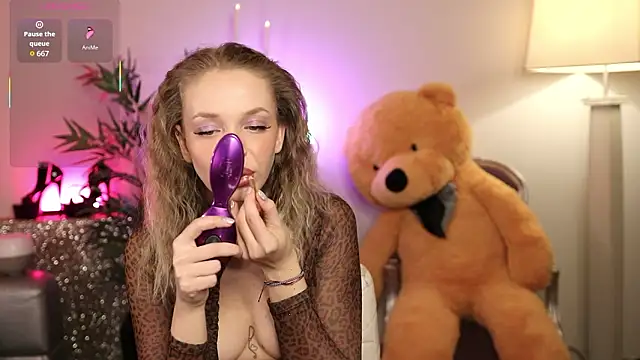 NovaHollisx online show from January 17, 4:53 am