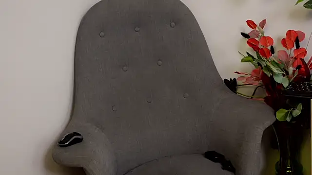 JenniferLovve online show from March 2, 7:15 am